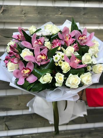 Букет цветов из: Розы и Хризантемы в Лазаревское