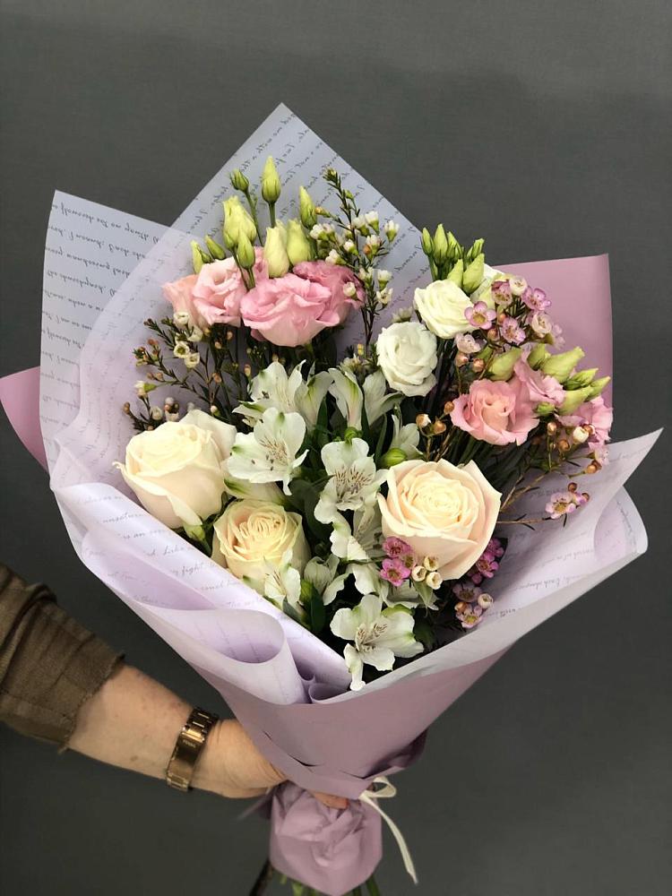 Букет цветов из: Альстромерии, Розы и Лизиантусы в Лазаревское