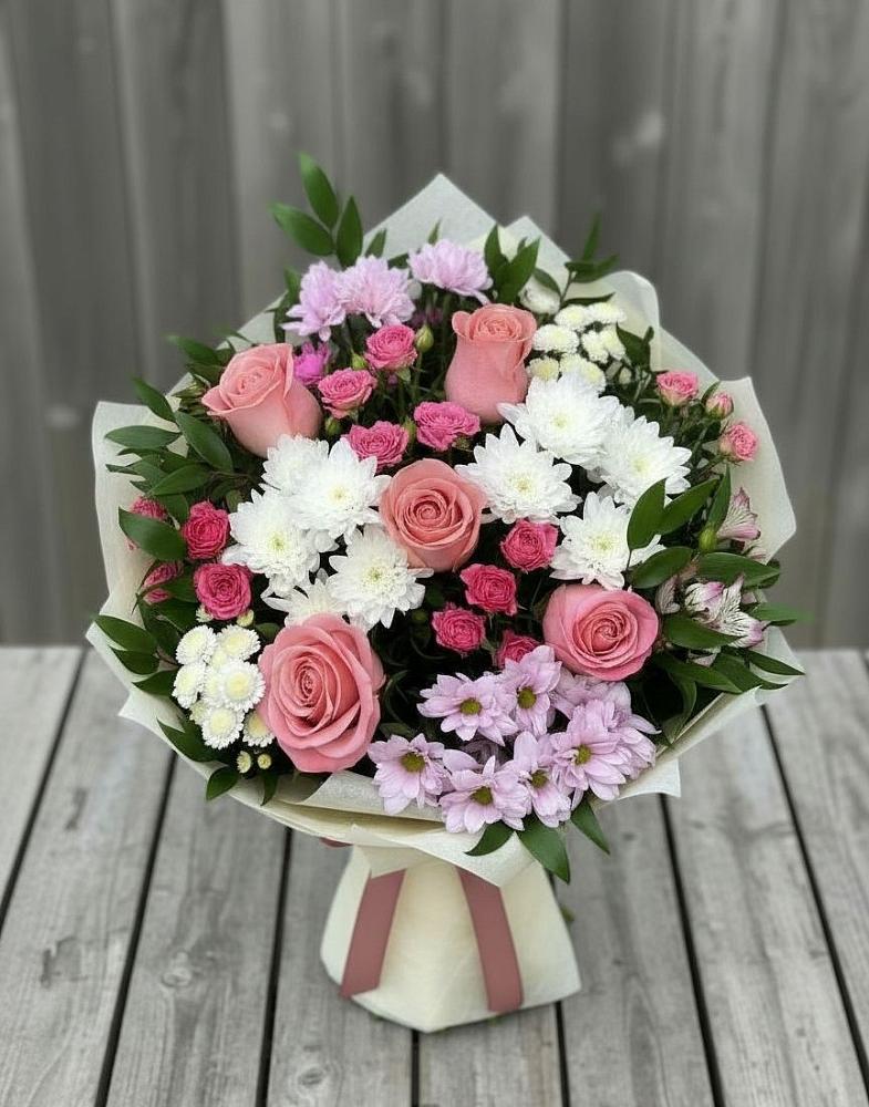 Букет цветов из: Альстромерии, Гвоздики, Розы и Хризантемы в Лазаревское
