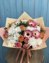 Букет цветов из:  Розы, Герберы и Хризантемы в Лазаревское