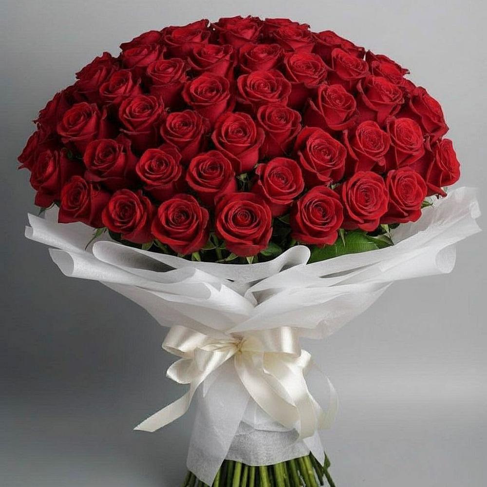 Букет 101 Красная роза Блэк Мэджик в Лазаревское