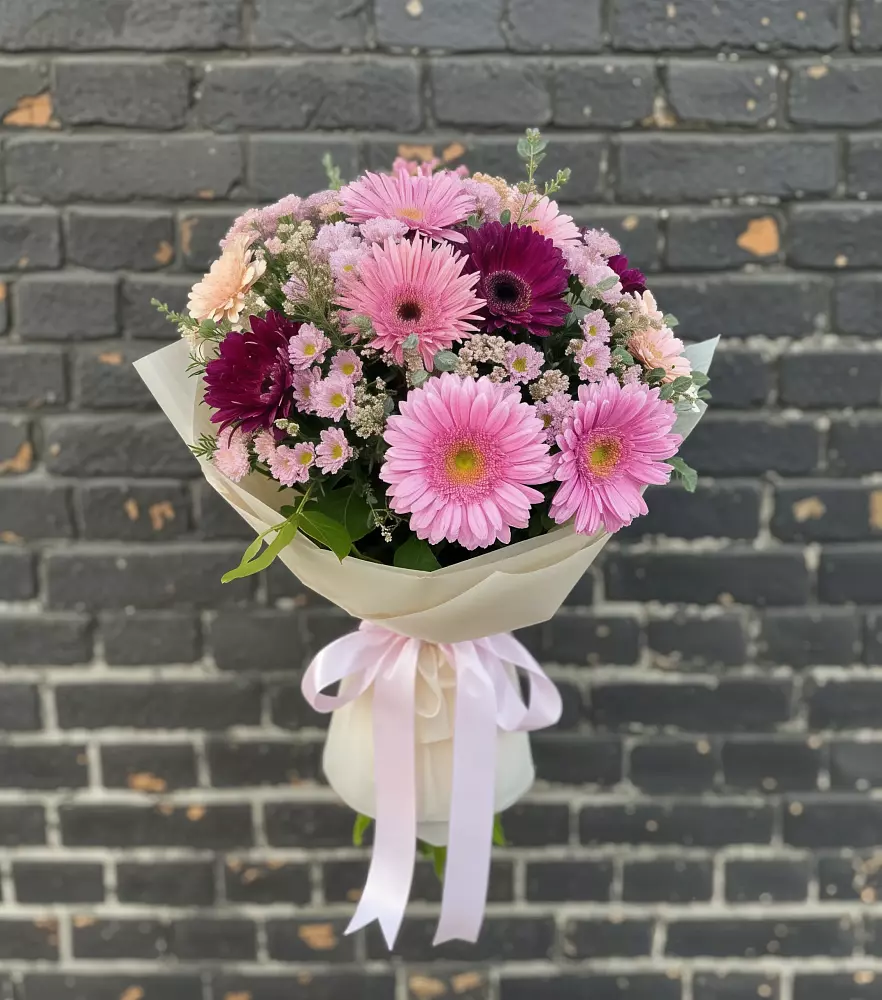 Букет цветов из: Герберы и Хризантемы в Лазаревское