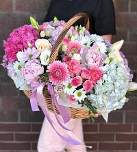 Цветочная композиция из Розы, Хризантемы, Пионы и Лизиантусы в корзине #REPLACE_PRED# Лазаревское