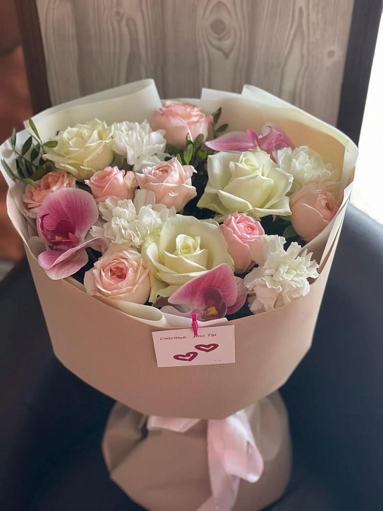 Букет цветов из: Орхидеи, Розы и Гвоздики в Лазаревское