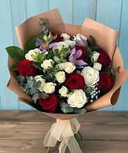 Букет цветов из:  Розы и Альстромерии в Лазаревское