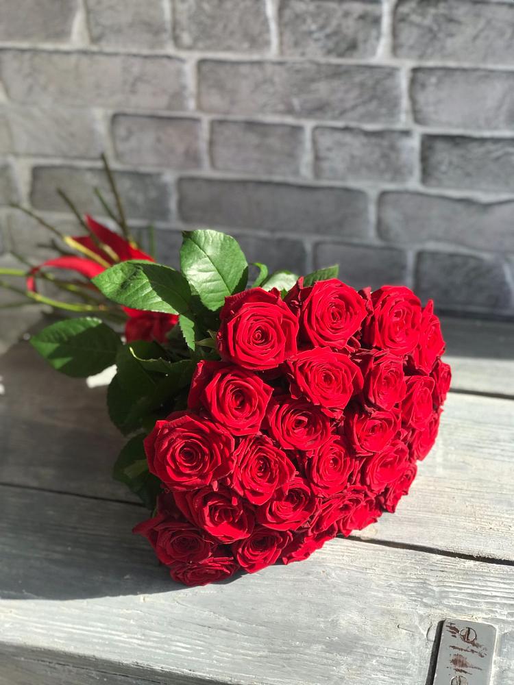 Букет Красные розы Фридом в Лазаревское
