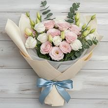 Букет цветов из:  Лизиантусы в Лазаревское