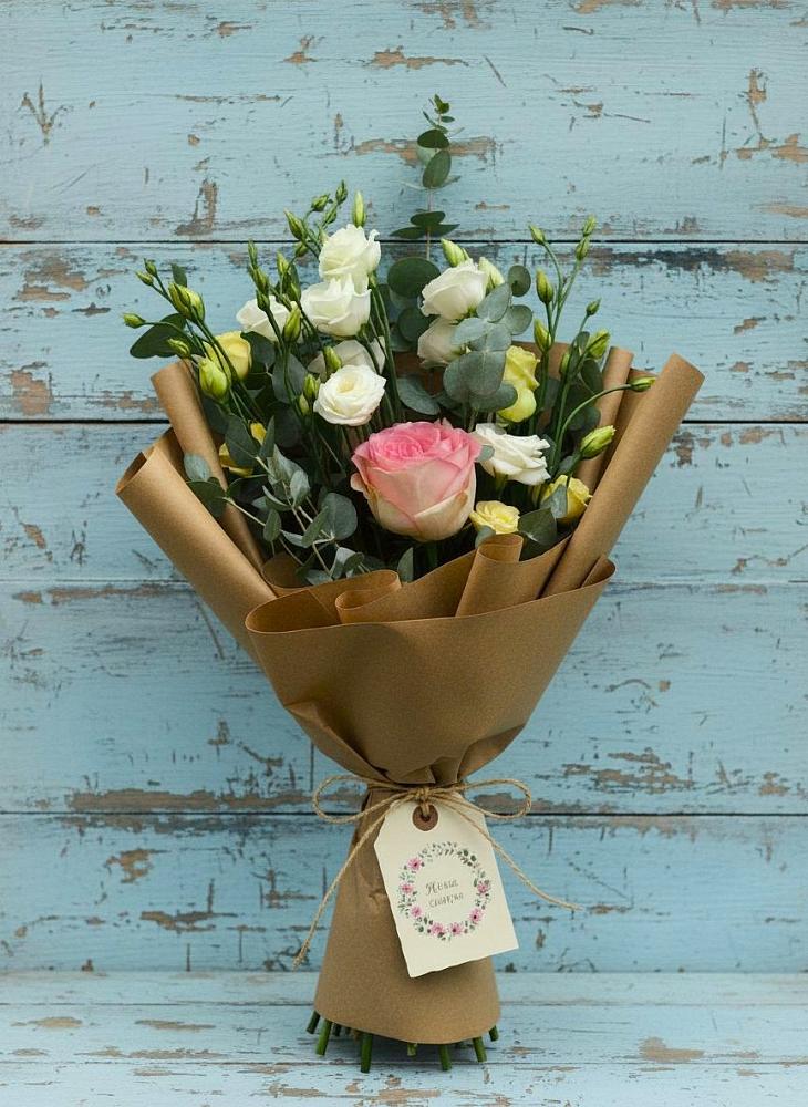 Букет цветов из: Розы и Лизиантусы в Лазаревское