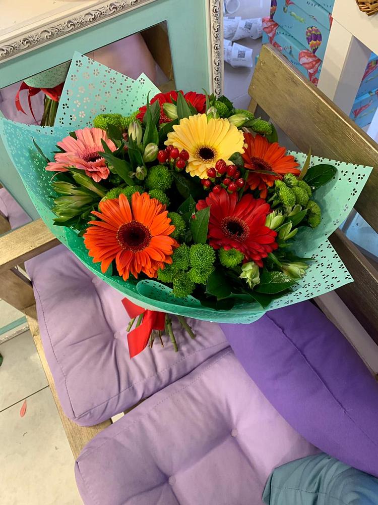Букет цветов из: Герберы, Хризантемы и Альстромерии в Лазаревское