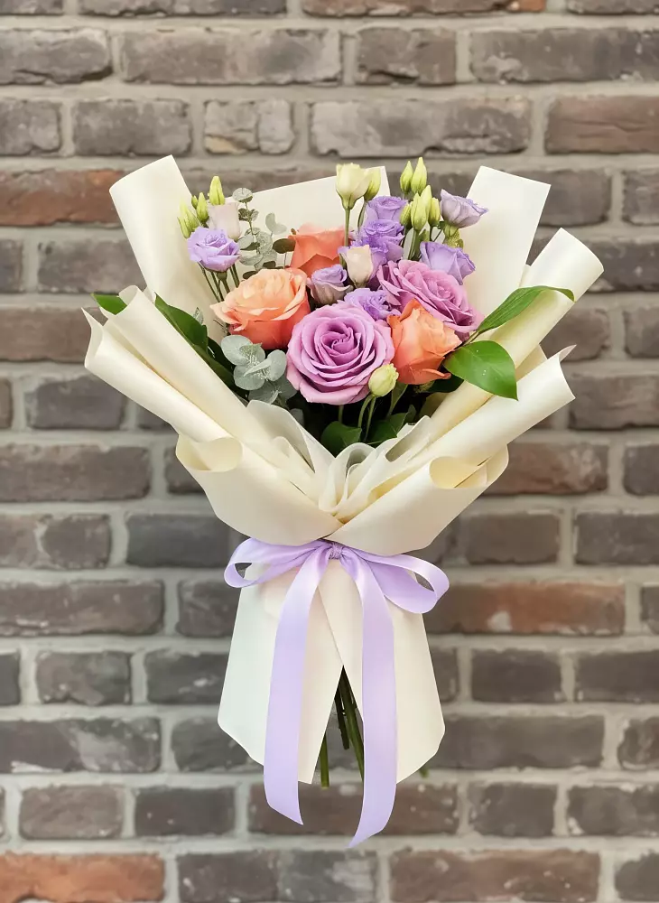 Букет цветов из: Лизиантусы и Розы в Лазаревское