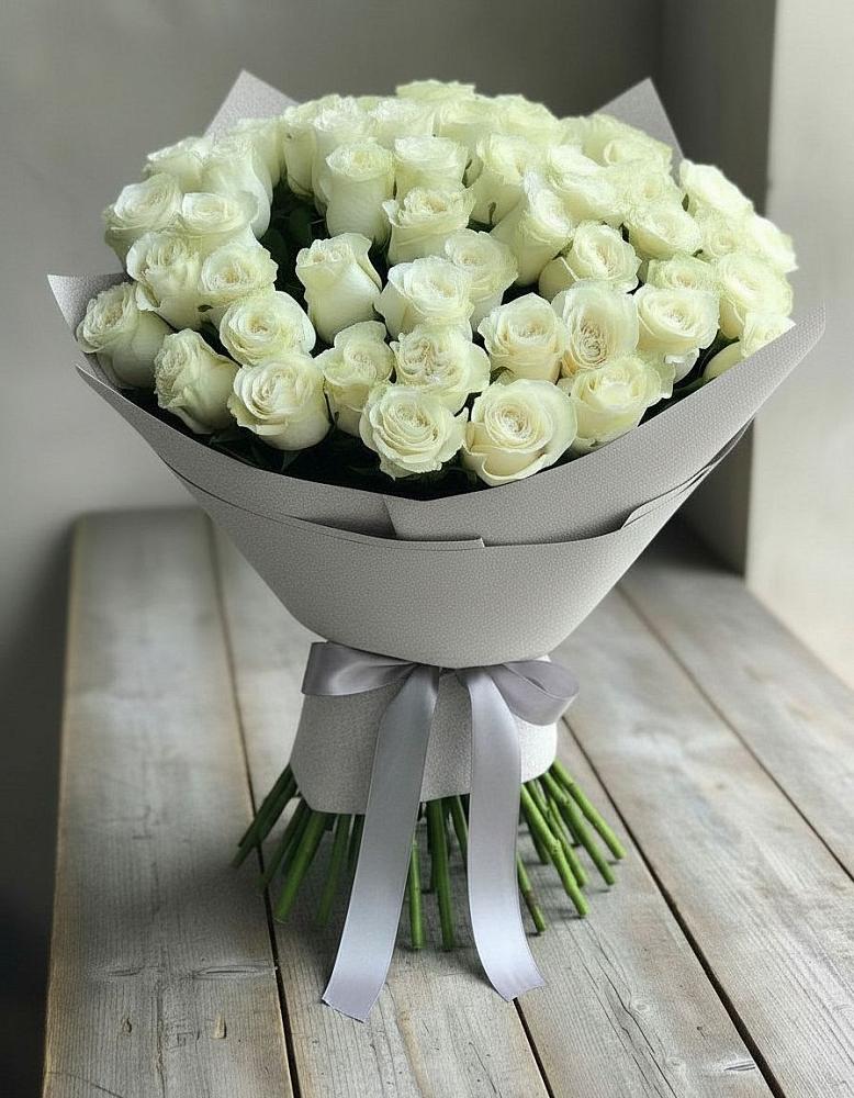 Букет 35 Белых роз в Лазаревское