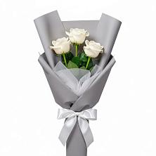 Букет 3 белые розы в Лазаревское