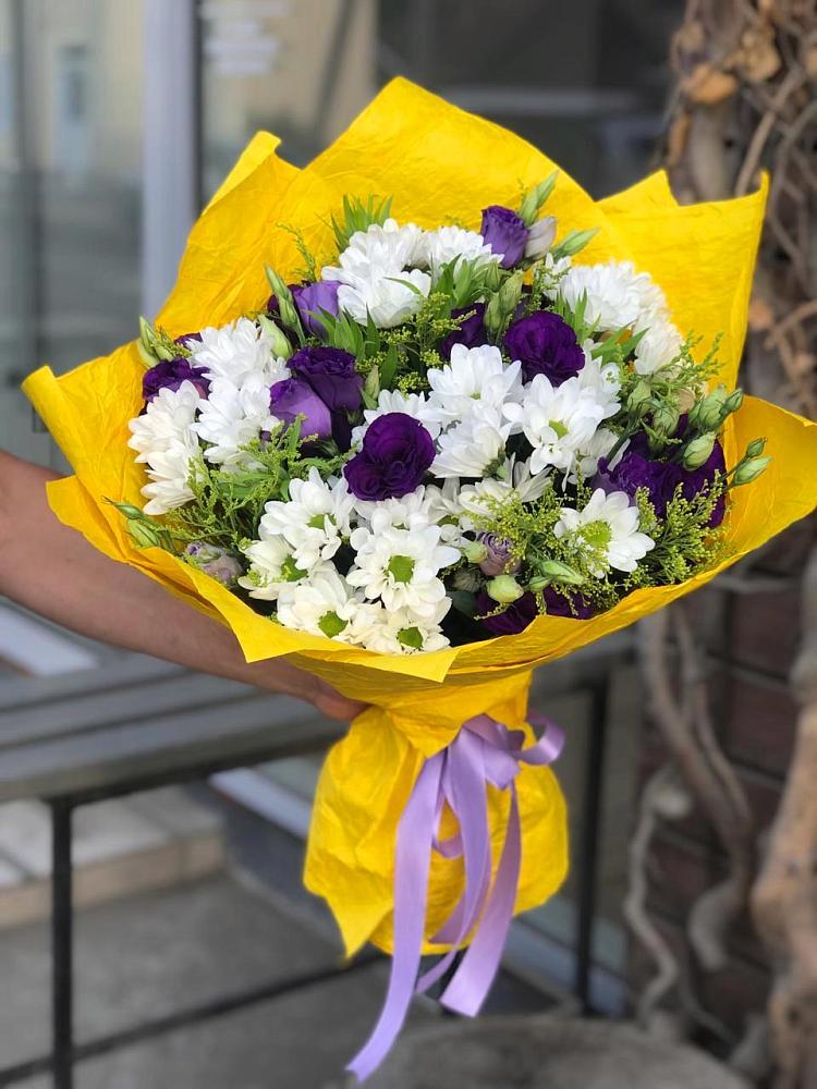 Букет цветов из: Ирисы, Хризантемы и Ромашки в Лазаревское