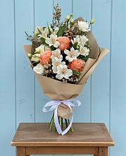 Букет цветов из:  Альстромерии, Лизиантусы, Розы и Хризантемы #REPLACE_PRED# Лазаревское