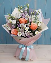 Букет цветов из:  Лизиантусы, Розы, Альстромерии и Гипсофила в Лазаревское