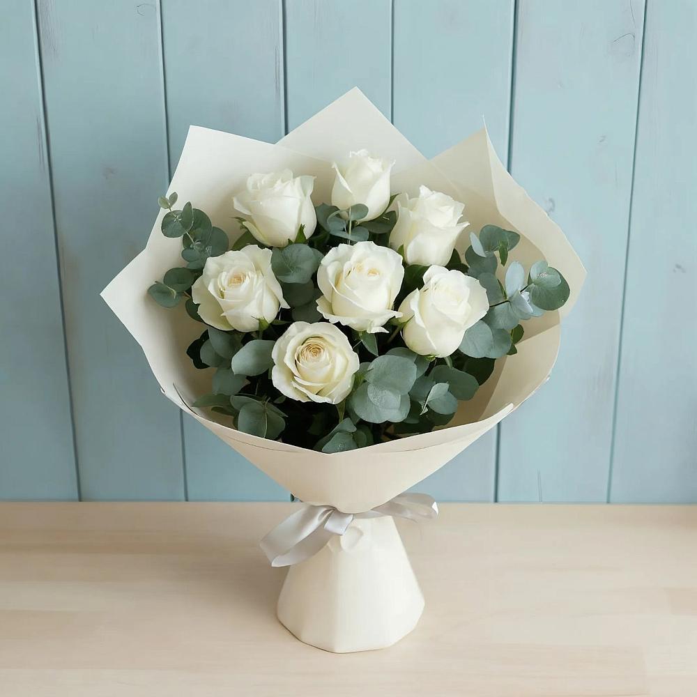 Букет Белые розы в Эвкалипте в Лазаревское