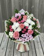 Букет цветов из:  Альстромерии, Гвоздики, Розы и Хризантемы в Лазаревское