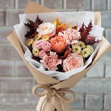Букет цветов из:  Гвоздики, Хризантемы и Розы в Лазаревское