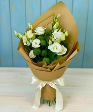 Букет цветов из:  Хризантемы и Лизиантусы в Лазаревское