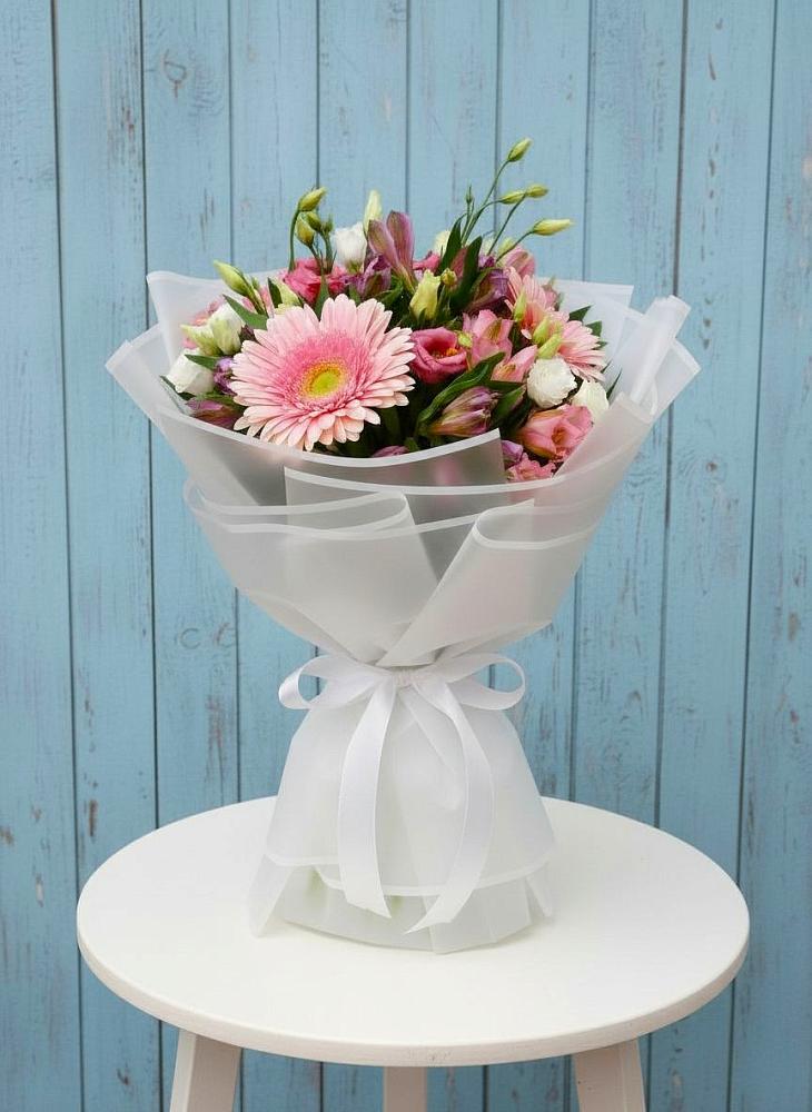 Букет цветов из: Герберы, Альстромерии и Лизиантусы в Лазаревское