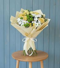 Букет цветов из:  Хризантемы и Розы в Лазаревское