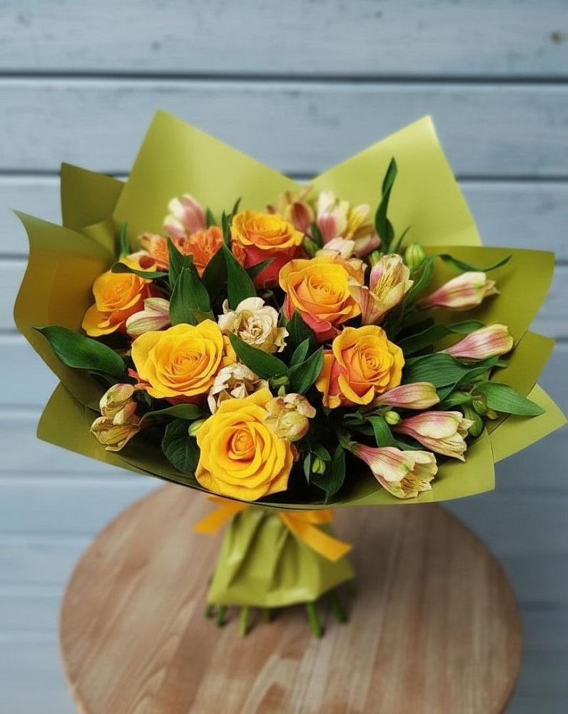 Букет цветов из: Альстромерии и Розы в Лазаревское