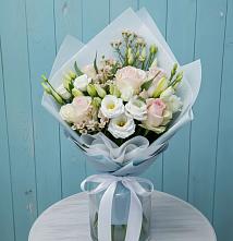 Букет цветов из:  Розы и Лизиантусы в Лазаревское