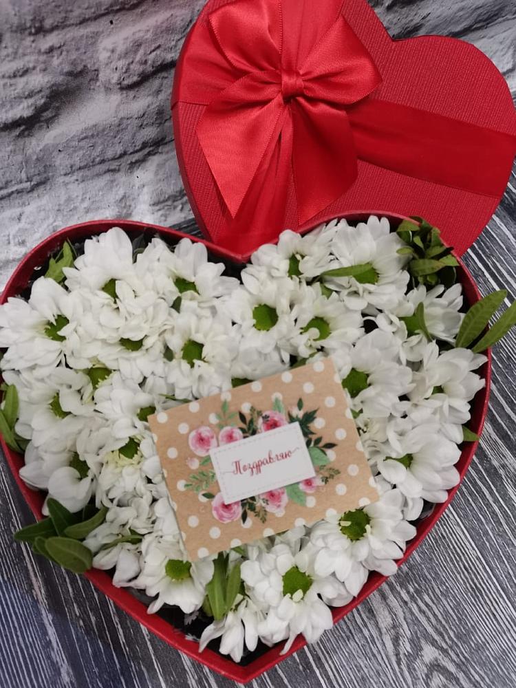 Цветочная композиция из Хризантемы в виде сердца в Лазаревское