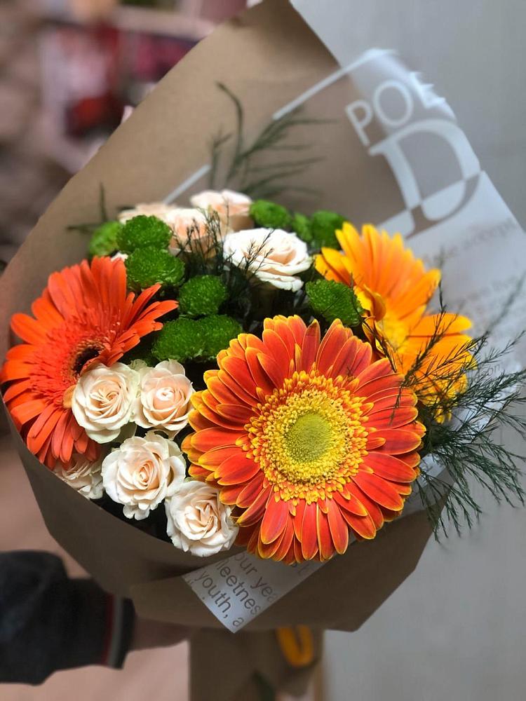 Букет цветов из: Герберы, Хризантемы и Розы в Лазаревское