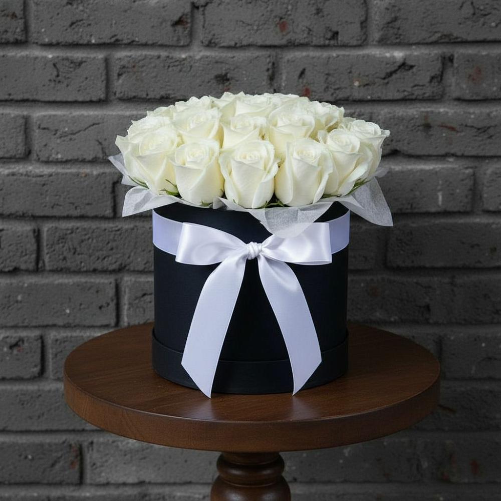 Цветочная композиция из Розы в шляпной коробке в Лазаревское