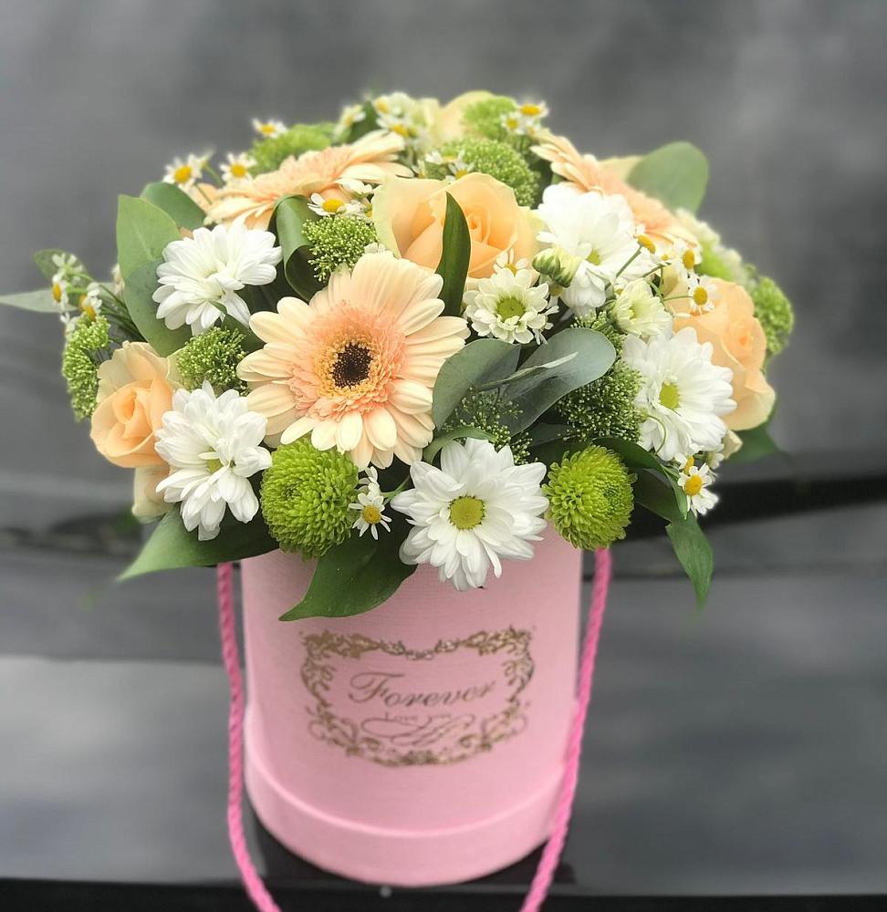 Цветочная композиция из Розы, Герберы и Хризантемы в шляпной коробке в Лазаревское