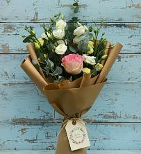 Букет цветов из:  Розы и Лизиантусы в Лазаревское
