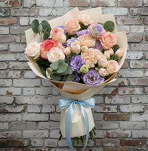 Букет цветов из:  Розы, Лизиантусы и Гвоздики #REPLACE_PRED# Лазаревское