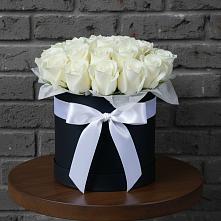 Цветочная композиция из Розы в шляпной коробке в Лазаревское