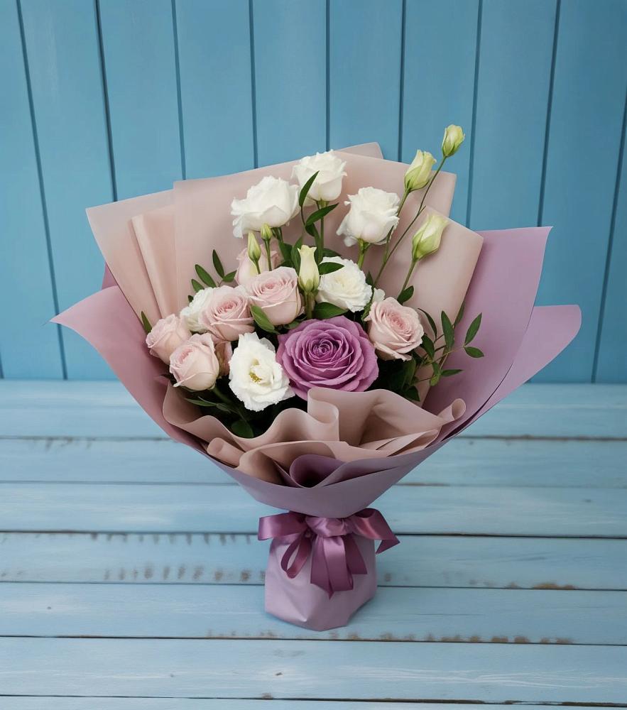 Букет цветов из: Розы и Лизиантусы в Лазаревское